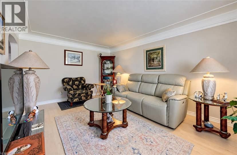 582 GRAND VALLEY Drive, Cambridge, photo 5