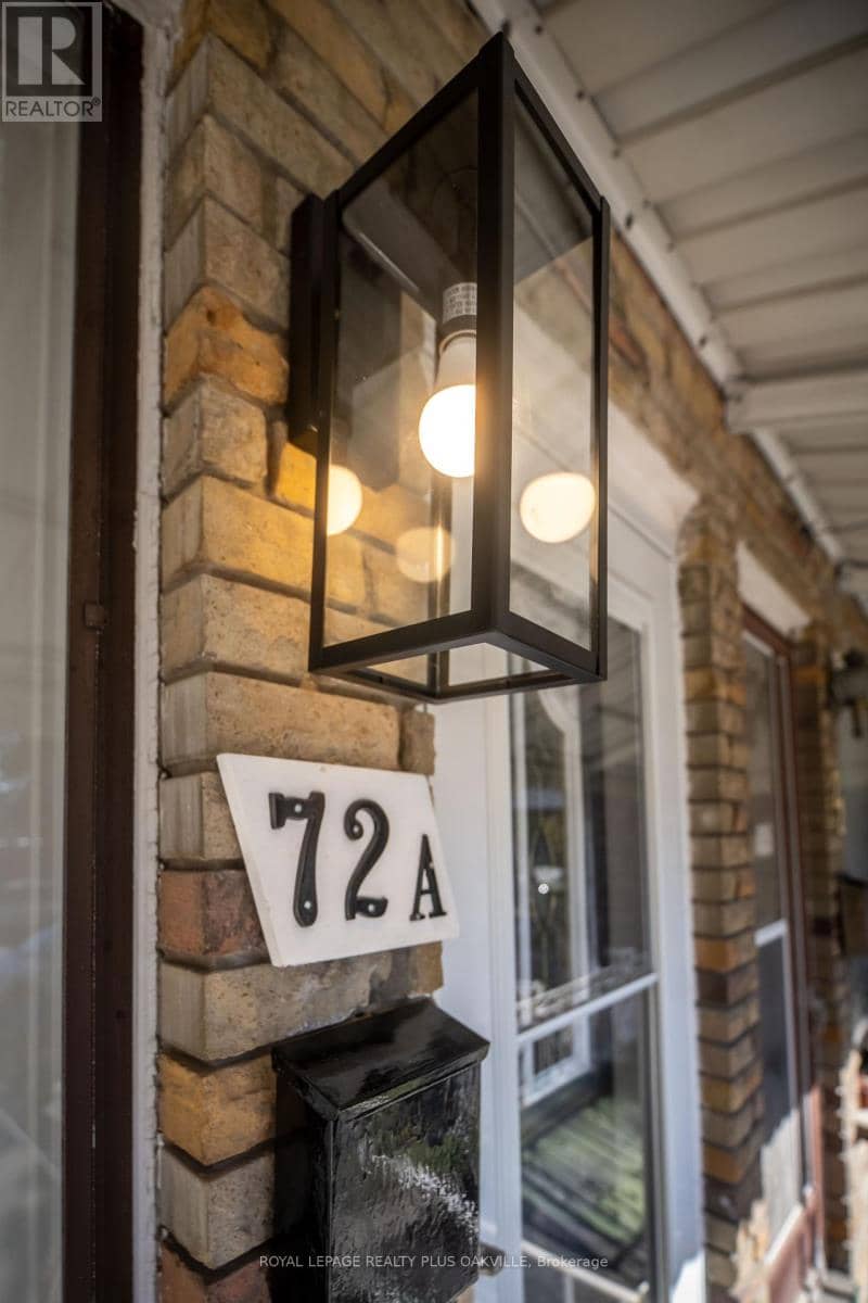 72A Lindsey Avenue, Toronto, photo 2