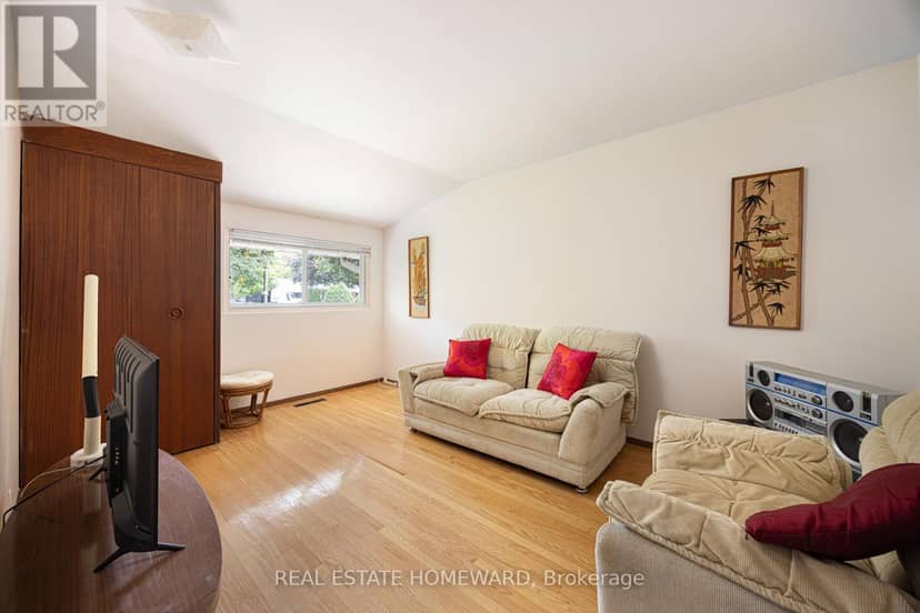 23 Norbury Crescent — photo 18 of 31