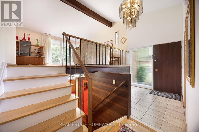 23 Norbury Crescent — photo 3 of 31
