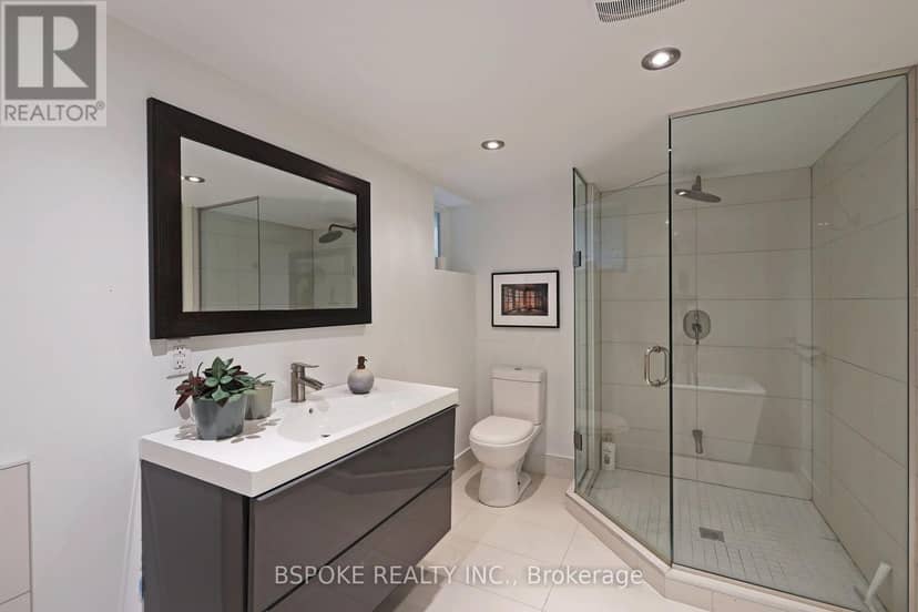 389 Coxwell Avenue — photo 24 of 33