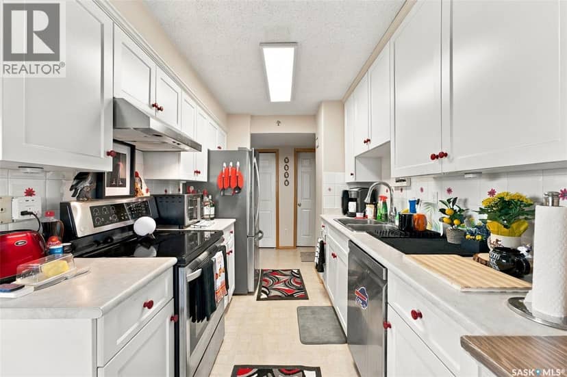 1005 717 Victoria AVENUE — photo 11 of 35