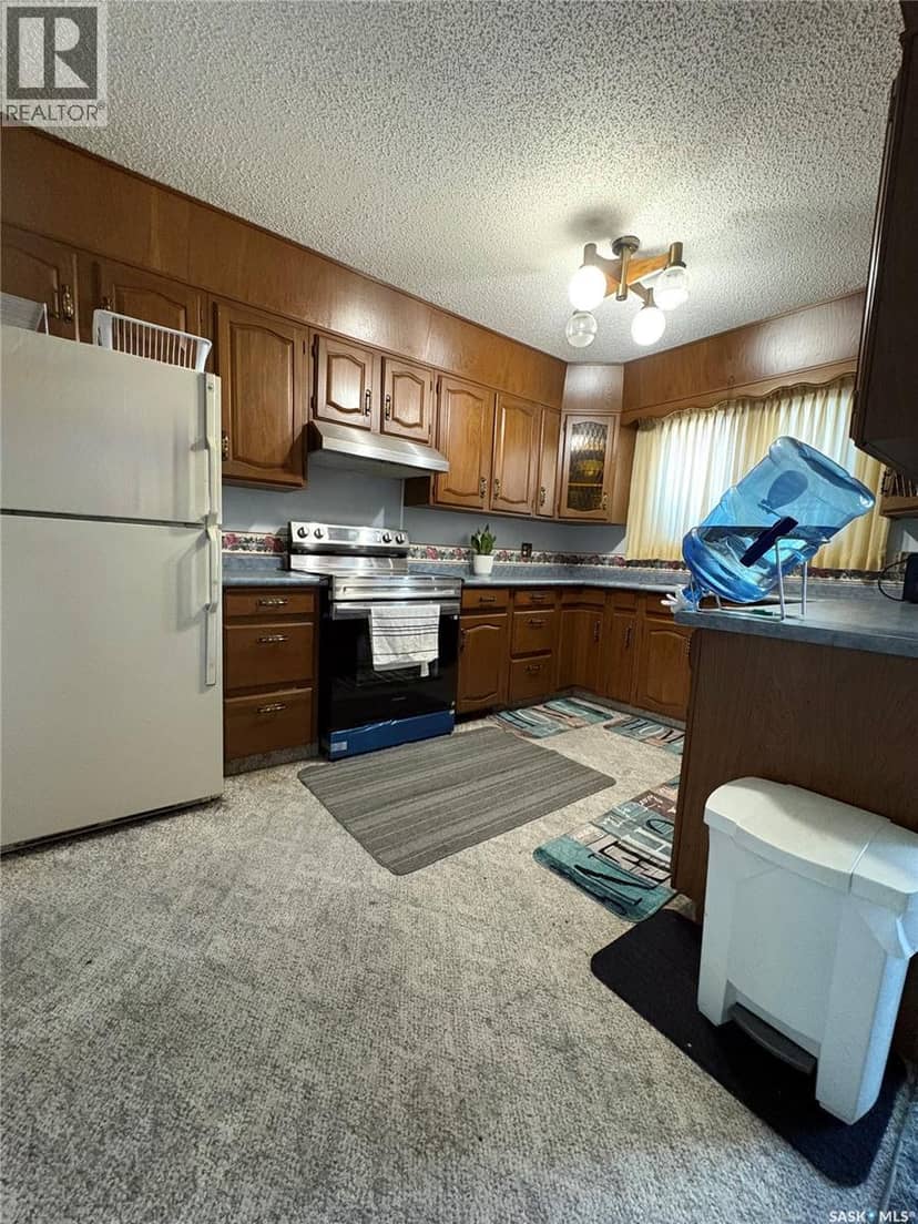 629 Main STREET — photo 5 of 13