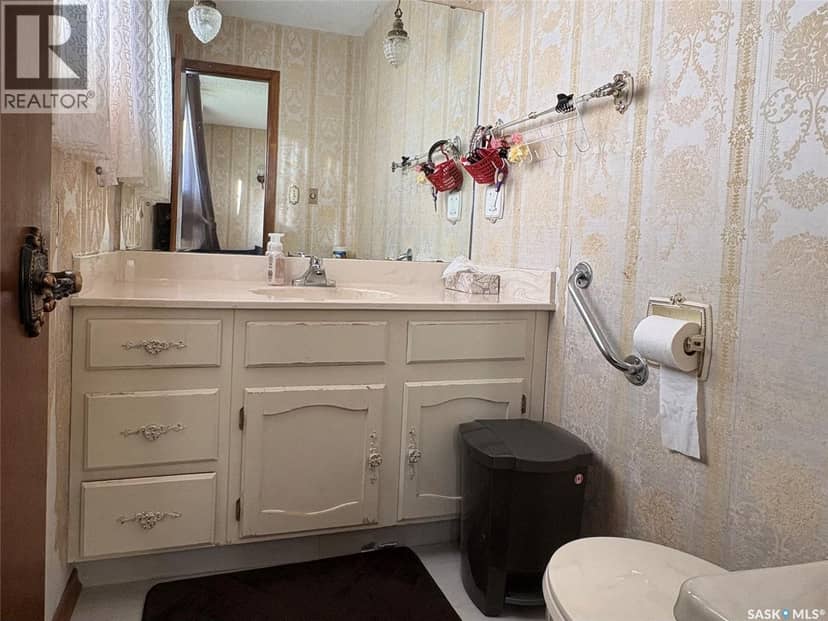 629 Main STREET — photo 8 of 13