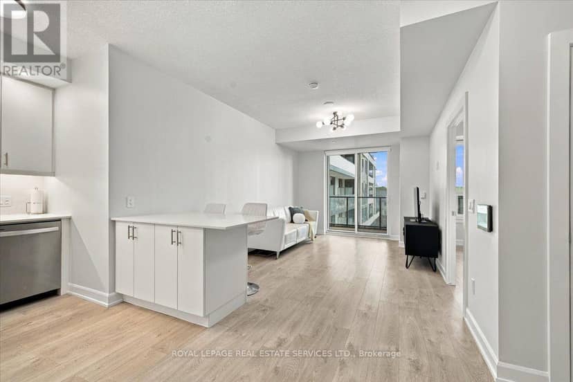 402 - 3220 William Coltson Avenue — photo 13 of 40