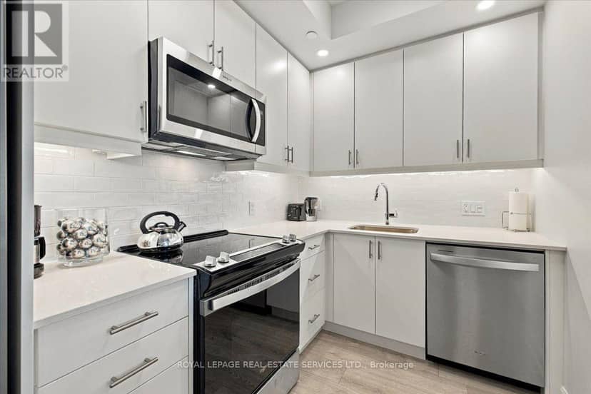 402 - 3220 William Coltson Avenue — photo 27 of 40