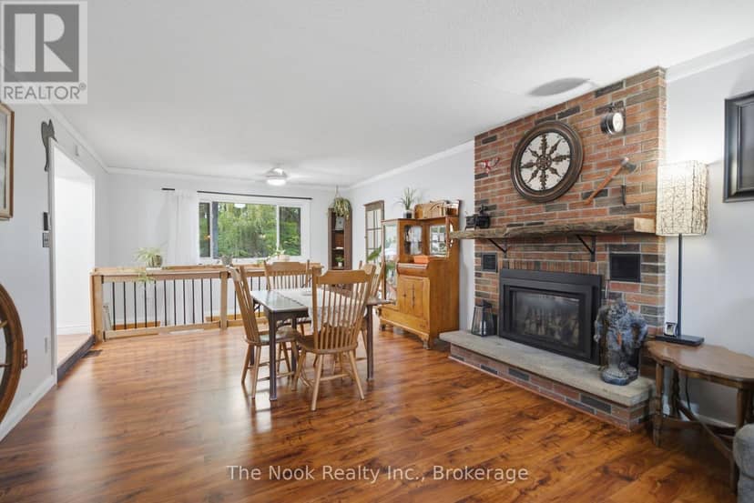 5203 Valleyview Crescent — photo 17 of 40