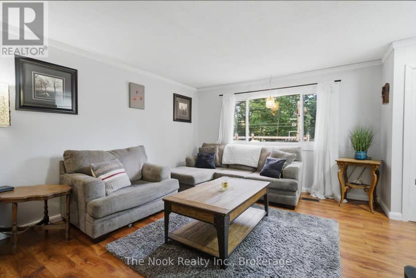 5203 Valleyview Crescent — photo 19 of 40