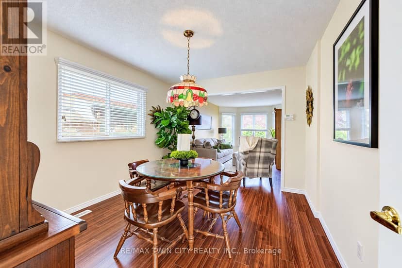 11 Peregrine Crescent — photo 11 of 38