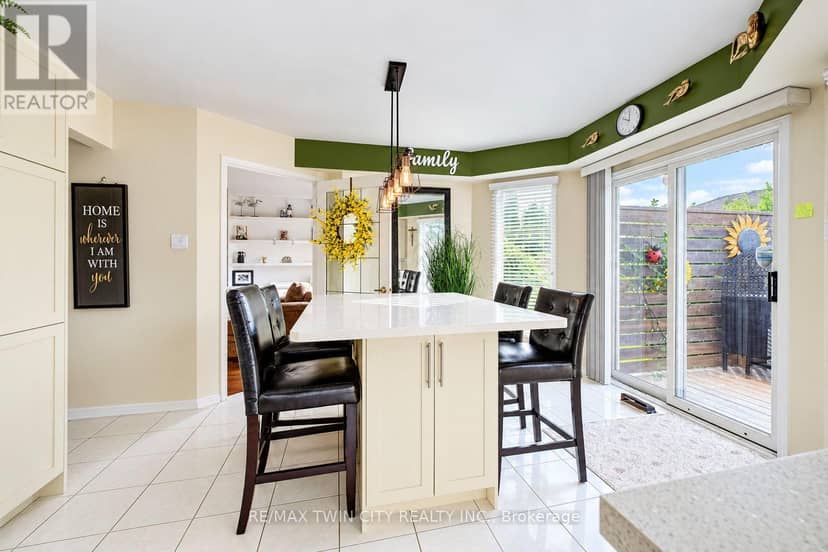 11 Peregrine Crescent — photo 18 of 38