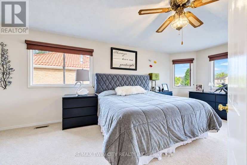 11 Peregrine Crescent — photo 28 of 38