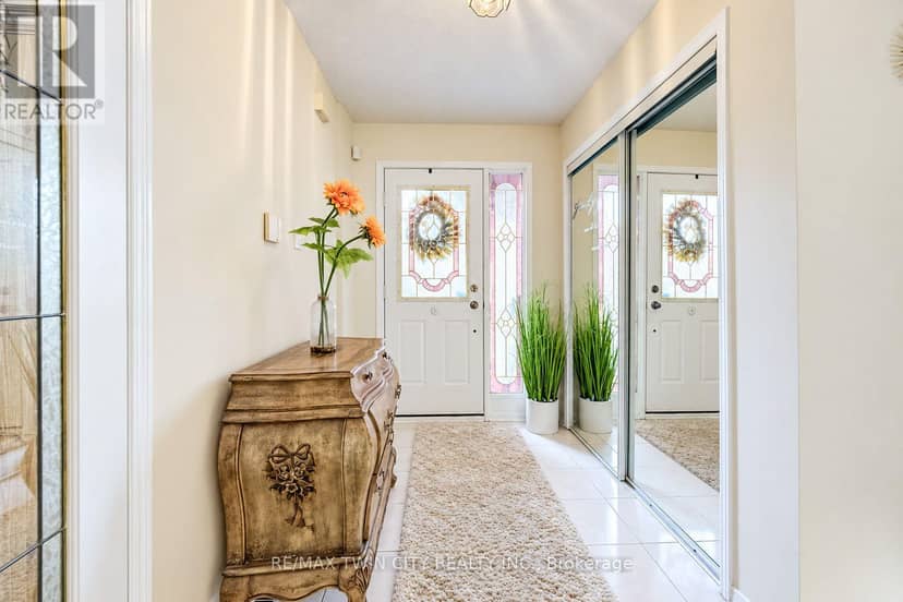 11 Peregrine Crescent — photo 4 of 38