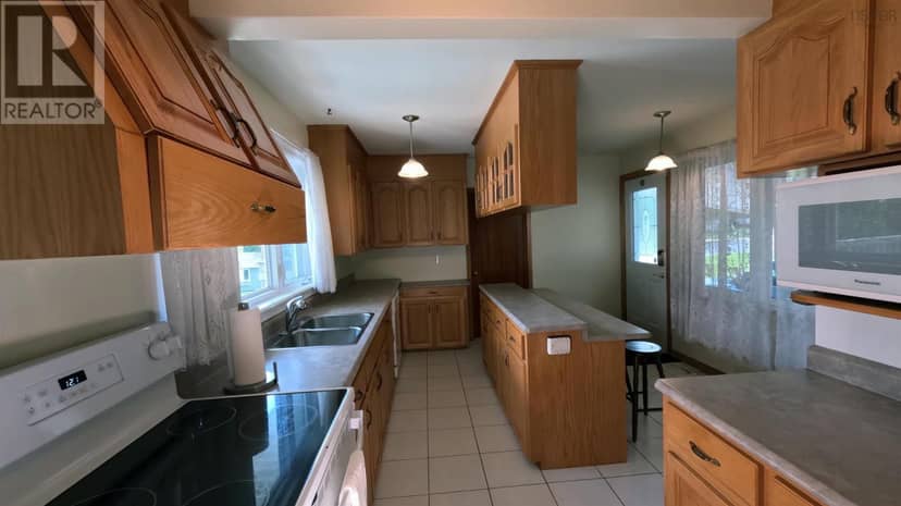 17 Maple Drive — photo 10 of 28