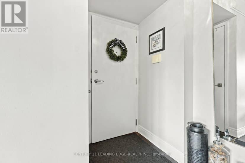 612 - 119 Merton Street — photo 5 of 38