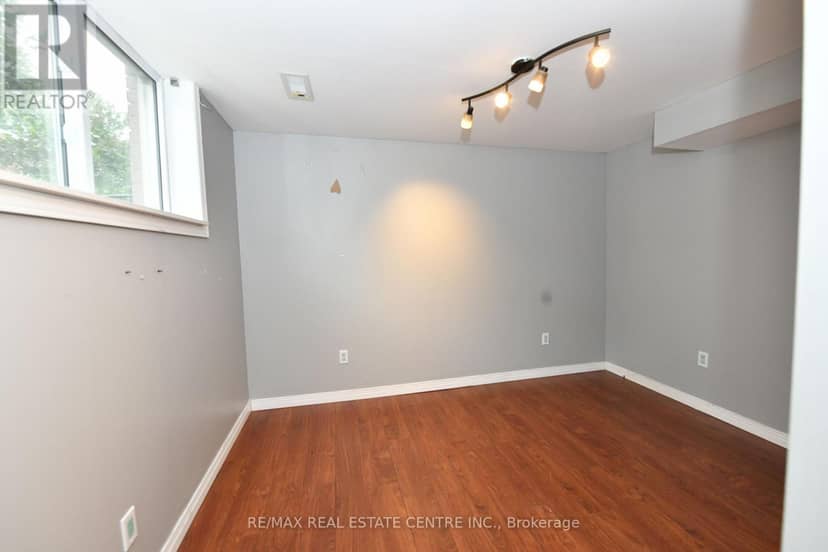 37 Ebury Crescent — photo 8 of 14