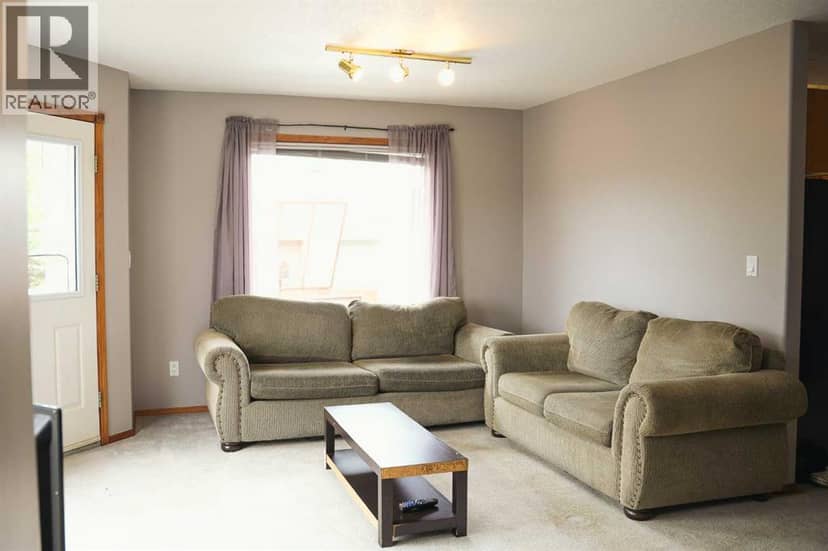 4525 49 Avenue — photo 9 of 35