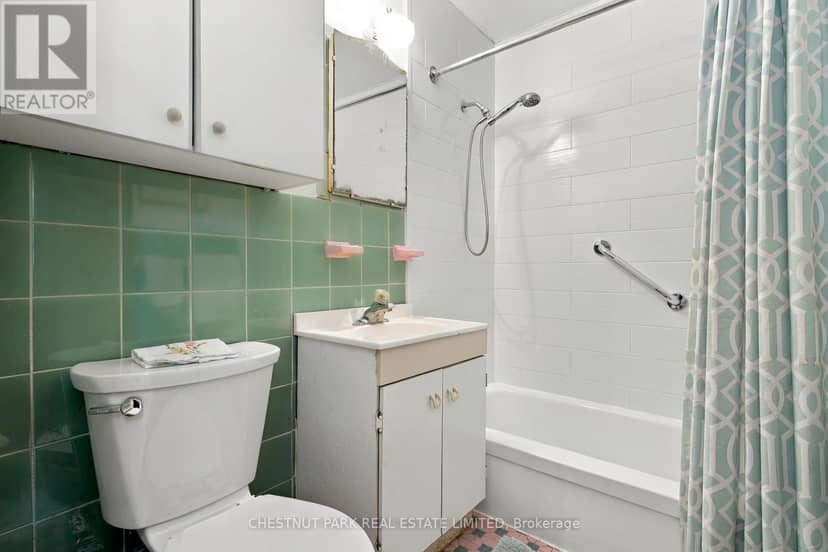 102 - 158 Crescent Road — photo 14 of 15