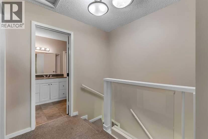 8, 643 4 Avenue NE — photo 18 of 36