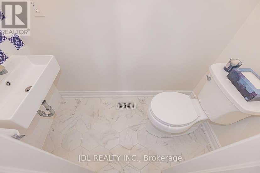 103 Herefordshire Crescent — photo 21 of 40