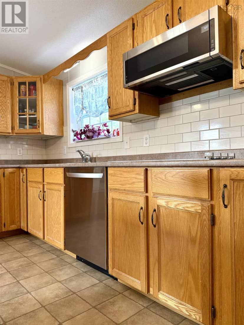 51 Pinehurst Street — photo 11 of 40