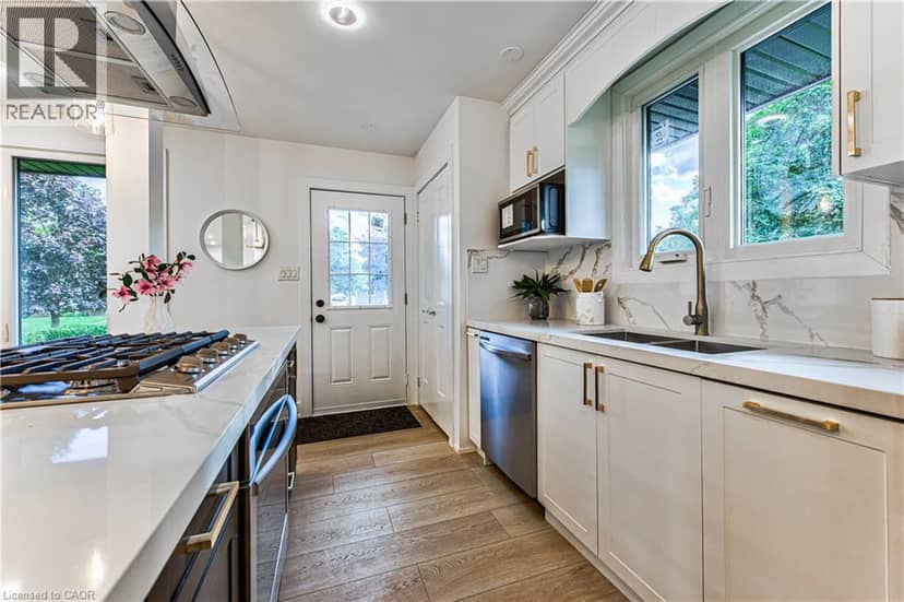 7385 NORTH DORSET Place — photo 10 of 40