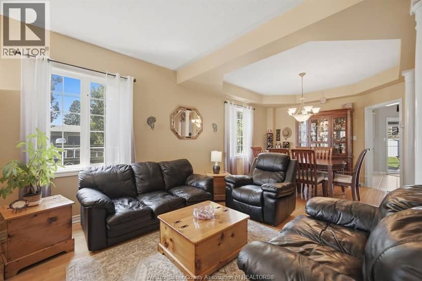 2 Sprucewood Crescent — photo 10 of 40