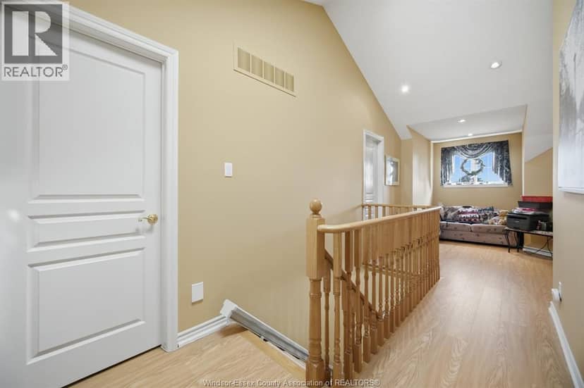 2 Sprucewood Crescent — photo 28 of 40