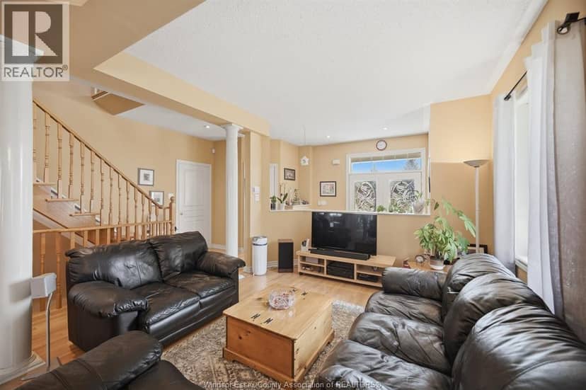 2 Sprucewood Crescent — photo 11 of 40