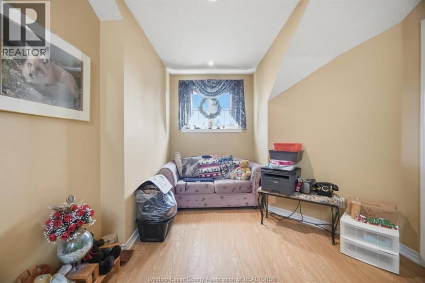 2 Sprucewood Crescent — photo 29 of 40