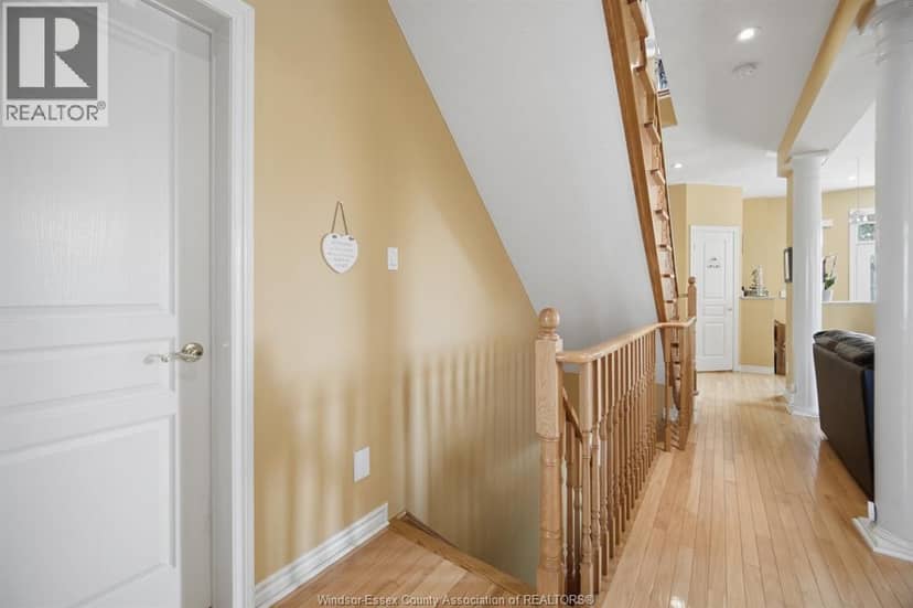 2 Sprucewood Crescent — photo 36 of 40