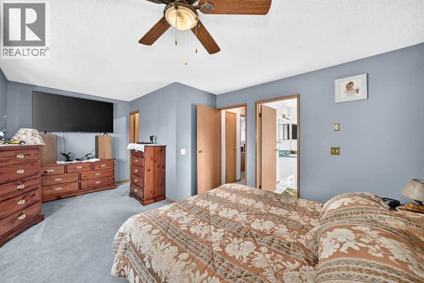 82 Riverglen Drive SE — photo 15 of 40