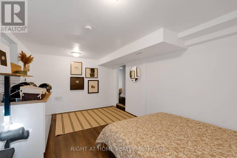 1642 Dufferin Street — photo 22 of 34