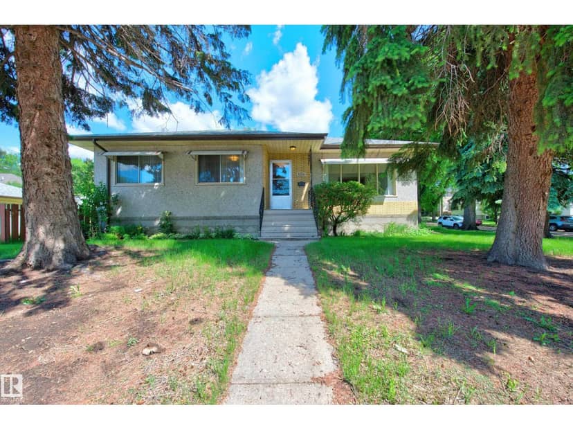 7704 104 AV NW, Edmonton