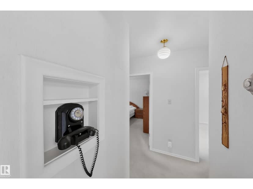 7704 104 AV NW — photo 32 of 40