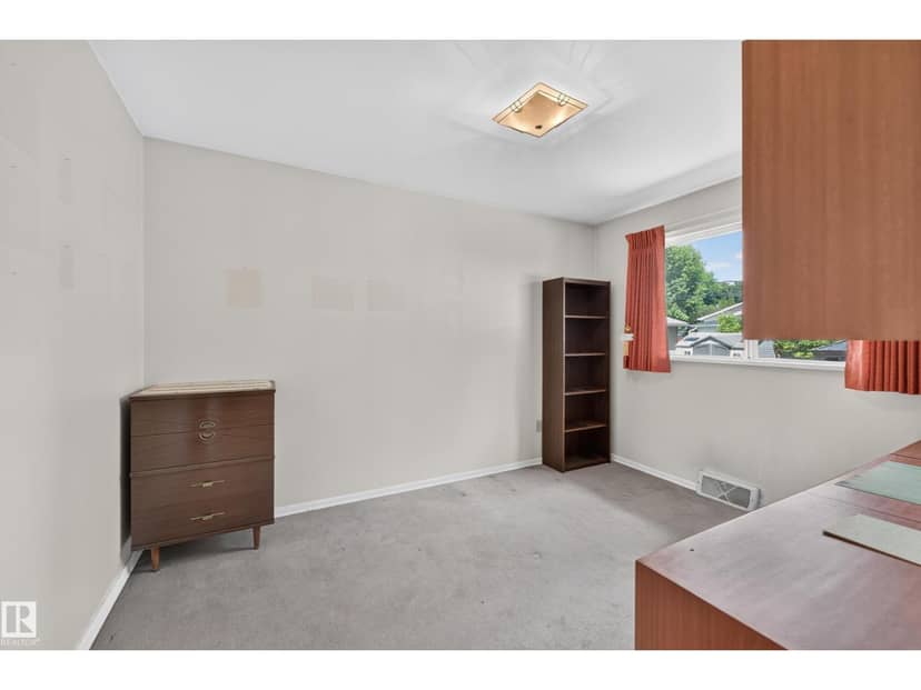 7704 104 AV NW — photo 30 of 40