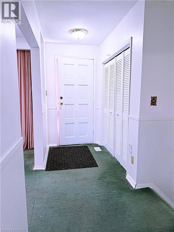 607 WALKERS Line, Burlington, photo 3