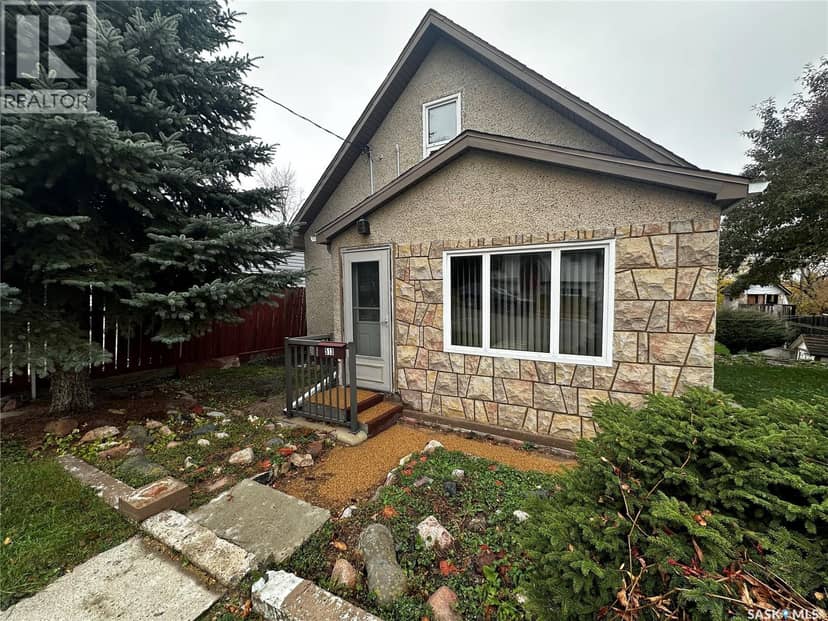 513 5th AVENUE SE, Weyburn, photo 2