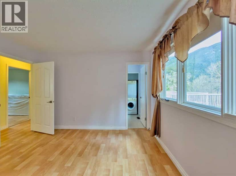 13553 18 Avenue — photo 15 of 27