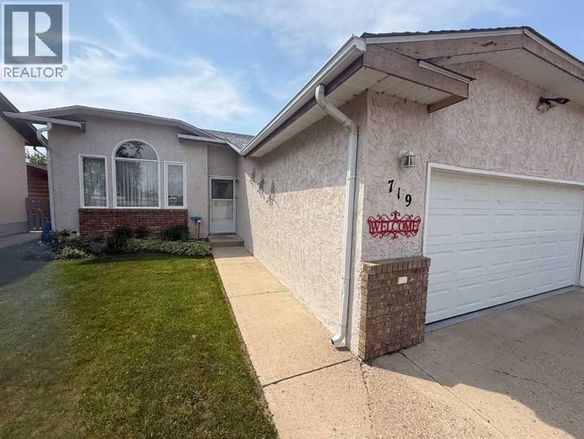 719 Parkland Drive, Brooks, photo 2