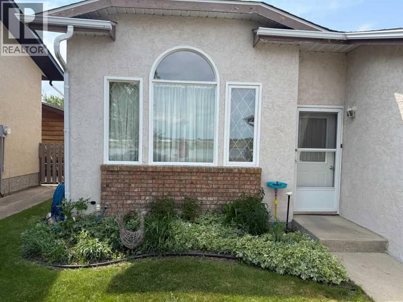 719 Parkland Drive, Brooks, photo 3