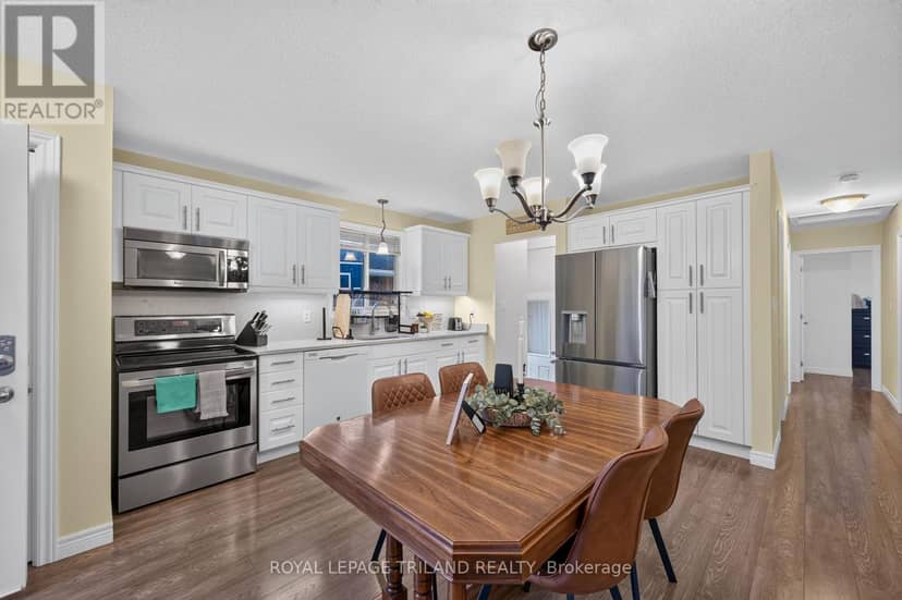 53 Stroud Crescent — photo 18 of 38