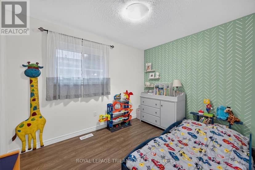 53 Stroud Crescent — photo 25 of 38