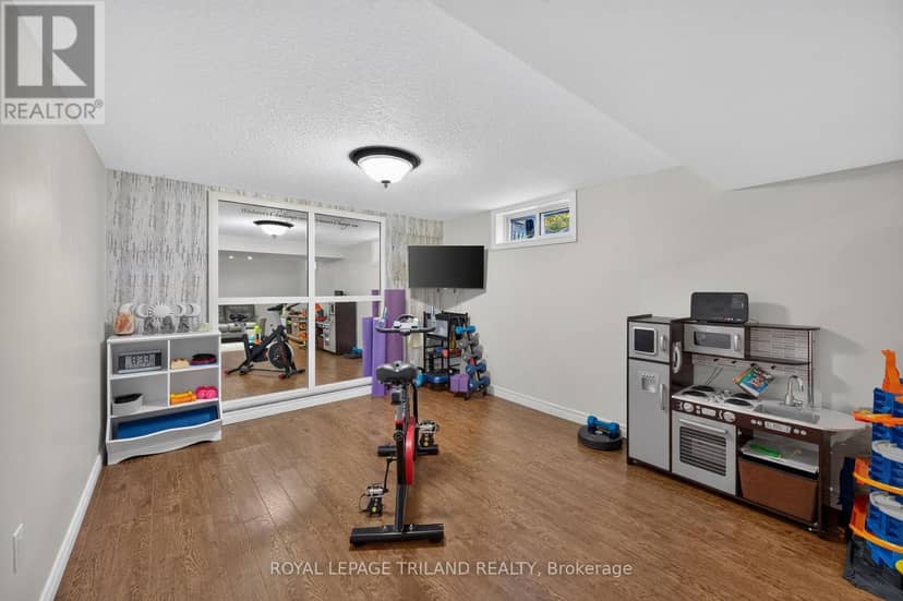 53 Stroud Crescent — photo 32 of 38
