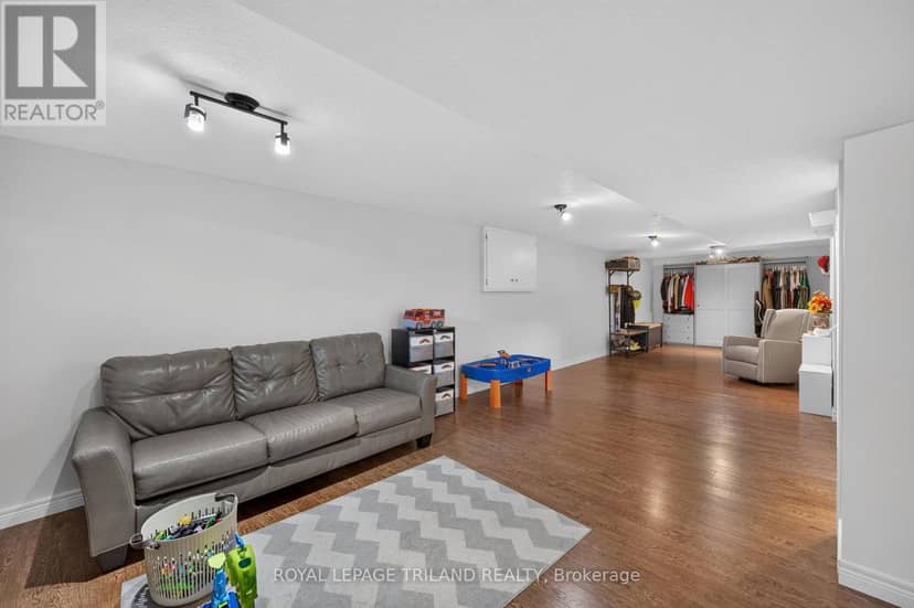 53 Stroud Crescent — photo 33 of 38