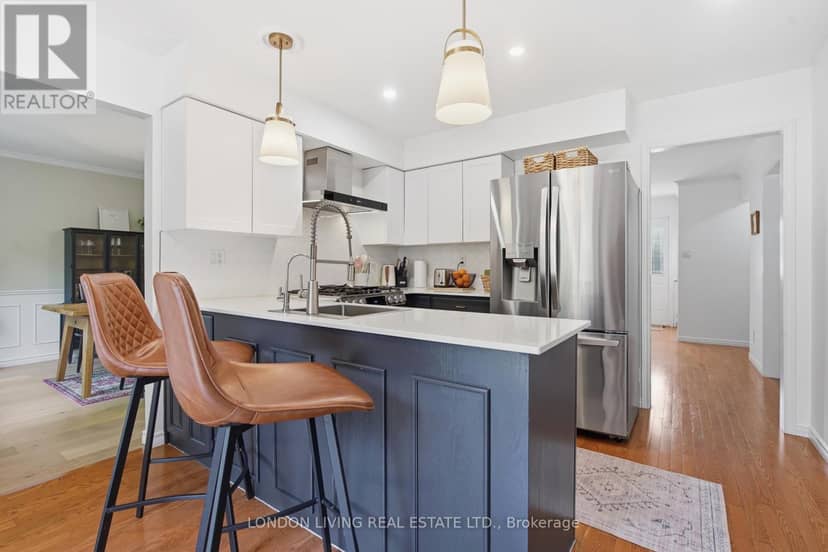 7006 Diane Crescent — photo 11 of 40