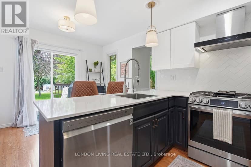 7006 Diane Crescent — photo 12 of 40
