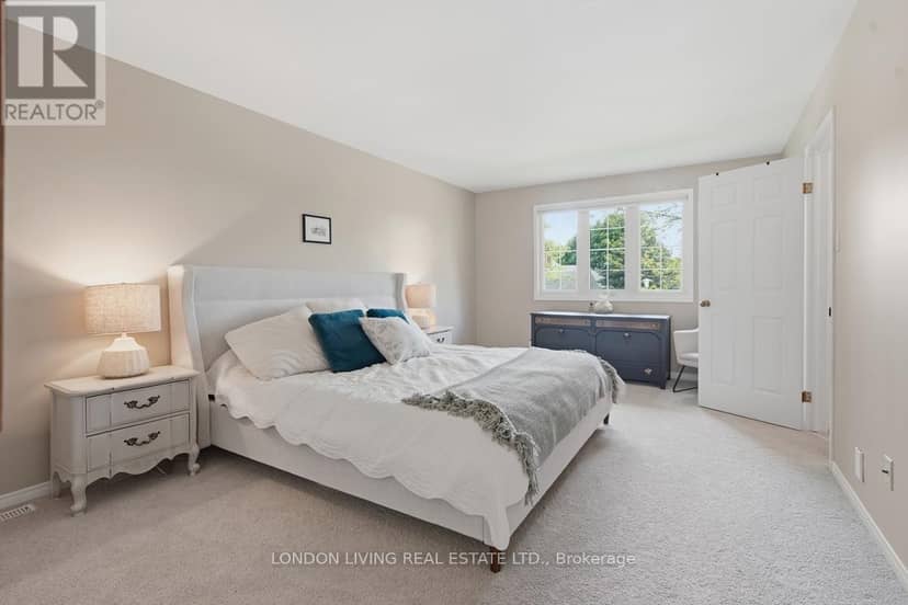 7006 Diane Crescent — photo 19 of 40