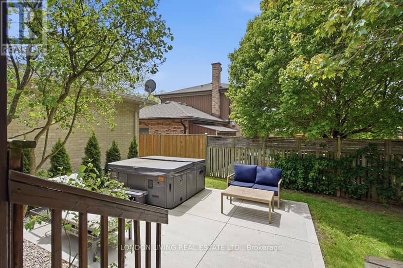 7006 Diane Crescent — photo 34 of 40