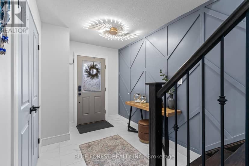 3293 Casson Way, London South, photo 3