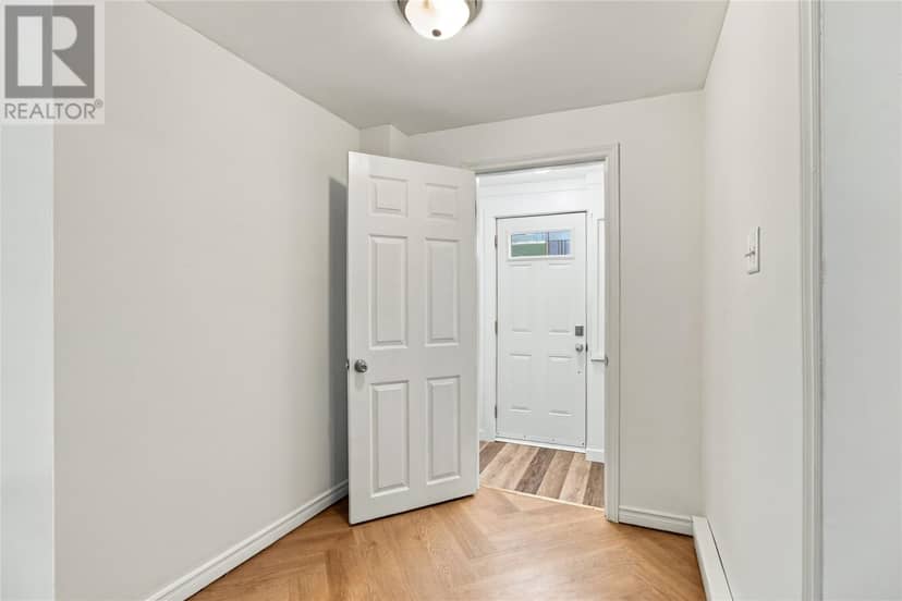 8 Charlton Street — photo 3 of 25